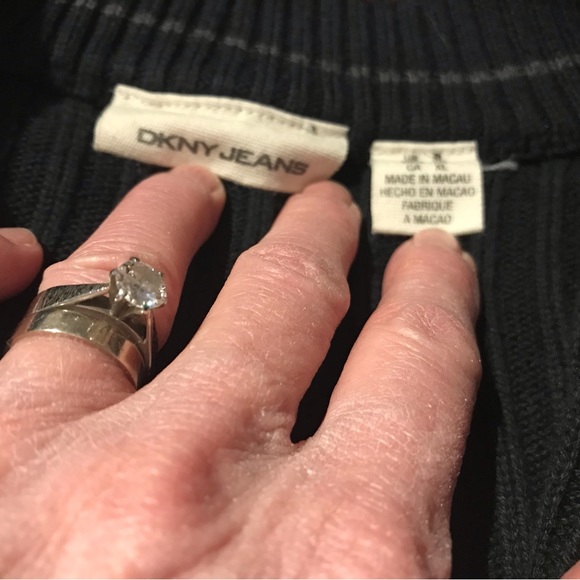 DKNY Sweater - Picture 2 of 3